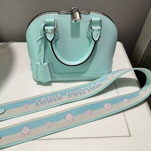 🔥SALE🔥 NEW in Box Louis Vuitton ALMA BB in RARE Blue Lagoon Color EPI Leather